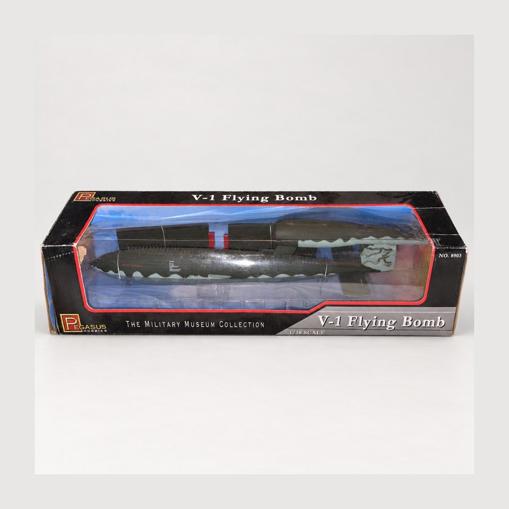 Pegasus Hobbies V-1 Flying Bomb 8903 Military Museum Collection 1:18 Boxed